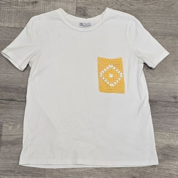 Zara White T-Shirt With Yellow Crochet Pocket Design - Picture 2 of 5